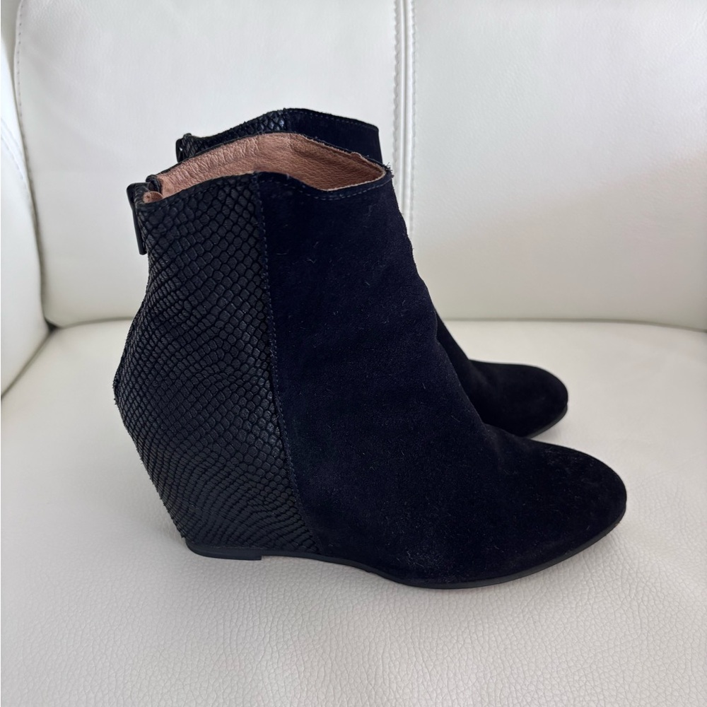 H by Hudson England Sefton Ankle Wedge Suede Snakeskin Embossed Bootie Size 7